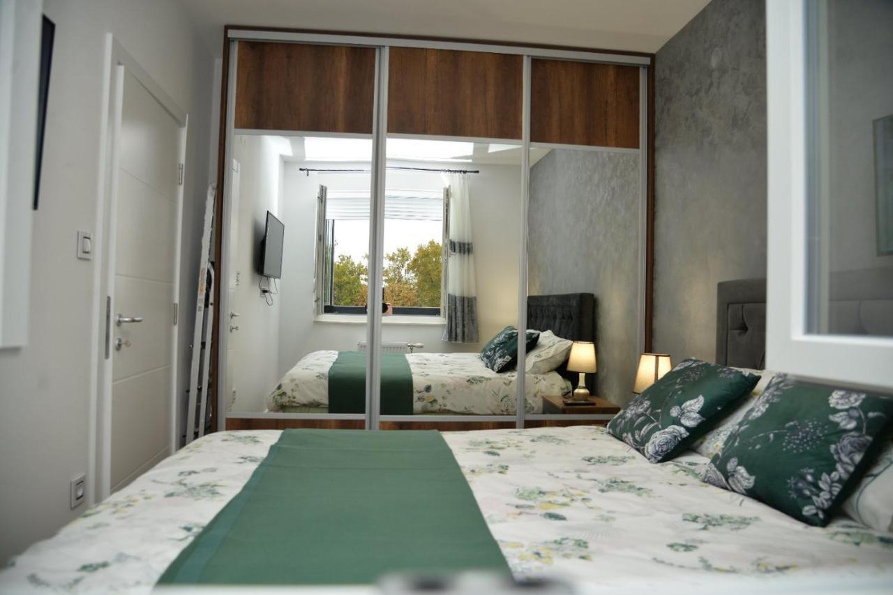 Mirror Apartment With Private Parking Nowy Sad Zewnętrze zdjęcie