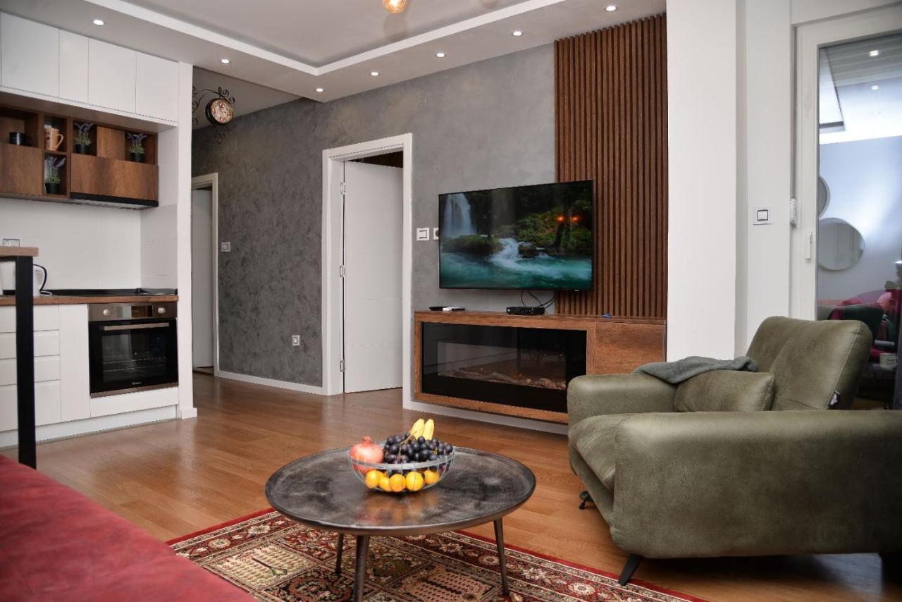 Mirror Apartment With Private Parking Nowy Sad Zewnętrze zdjęcie