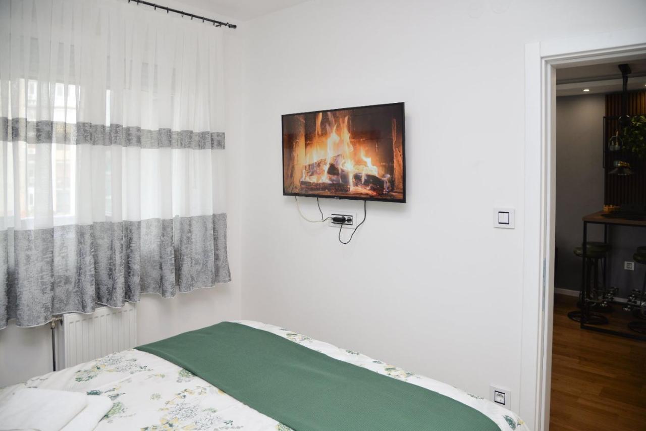 Mirror Apartment With Private Parking Nowy Sad Zewnętrze zdjęcie