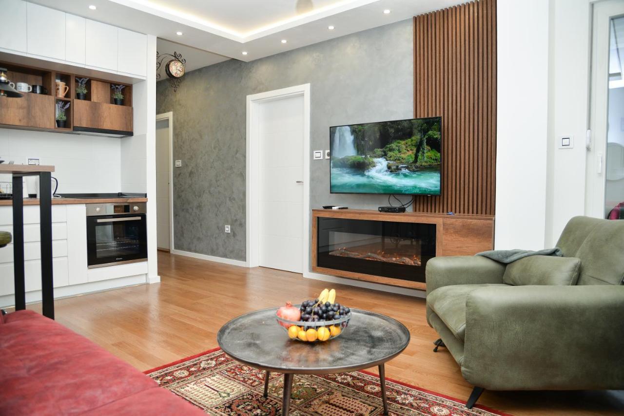 Mirror Apartment With Private Parking Nowy Sad Zewnętrze zdjęcie